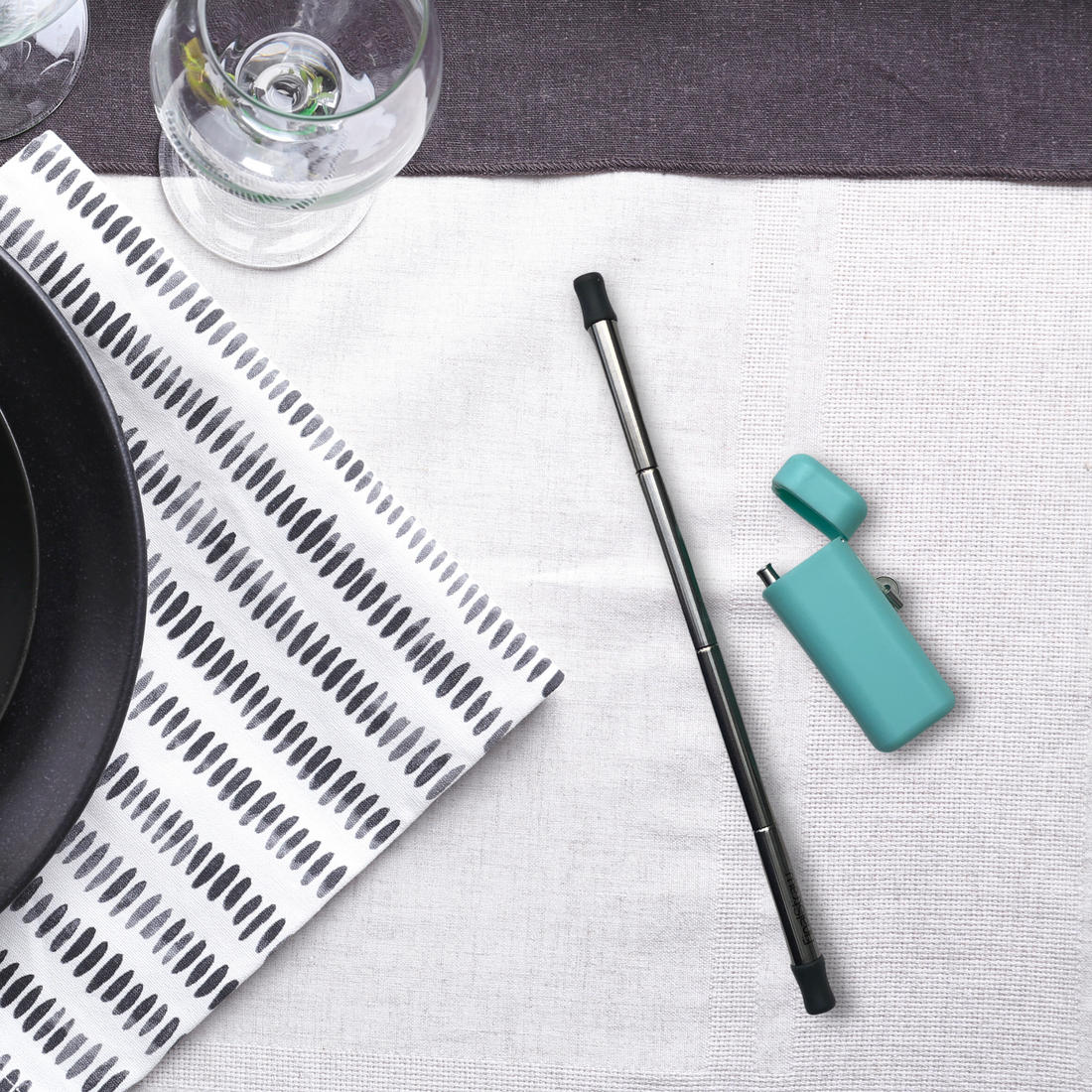 Final Straw At Place Setting With Sea Tur-Teal Case.